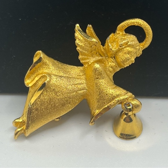 Vintage 70s Gold toned Signed RR
Angel with Dangling Bell Brooch. - Picture 2 of 9